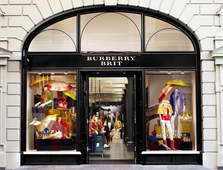 Burberry магазин. Бутик Барбери. Burberry Англия. Burberry vitrina shop. Магазин Барбери в Лондоне.
